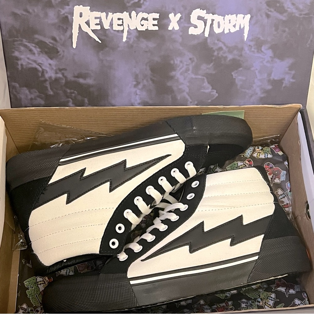 Revenge X Storm Size 10 New in Box high tops - Picture 2 of 11